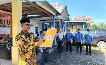 Bawaslu Kabupaten Bengkulu Tengah Gelar Upacara HUT KORPRI ke-54, Brotoseno selaku pembina upacara